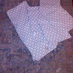 Table runner and four place mats